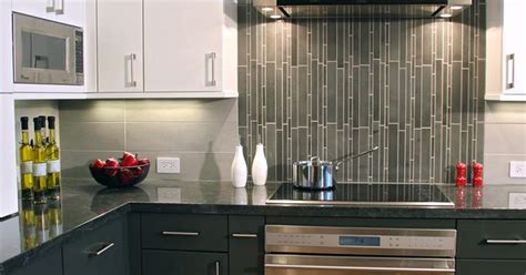 Contemporary Kitchen Vertical Tiles Are A Perfect Accent For The Range