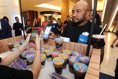 With the application touch 'n go ewallet you will be able to use your phone to pay in all kinds of stores. Tealive is Having a RM2.50 Promotion with Touch 'n Go eWallet