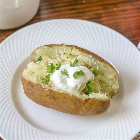 Baked potatoes are one of the best—and easiest—comfort foods to make. How to Cook Fluffy Baked Potatoes in Instant Pot: Step-by ...