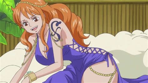 One Piece Cosplay encanta os fãs da Nami com seu vestido de Zou