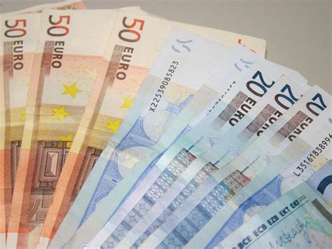 Cuántos euros se puede comprar por mes en la Argentina