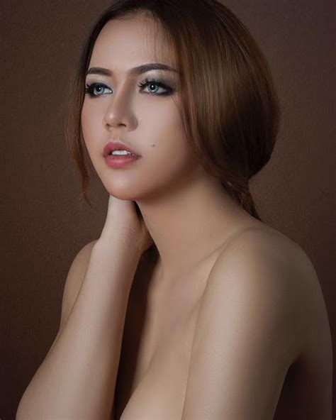 INDONESIA MODEL Popular Magazine PHOTOSHOOT MODEL