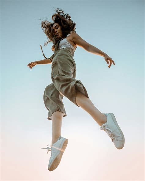 Girl Jumping Pictures Download Free Images On Unsplash