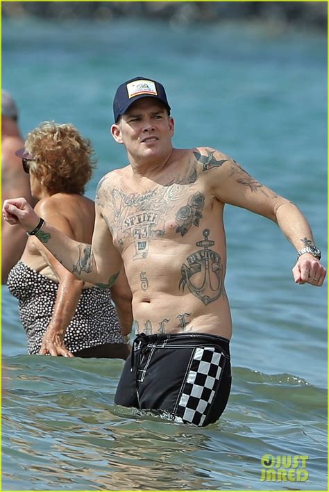 Mark McGrath Goes Shirtless At The Beach For His 50th Birthday Photo