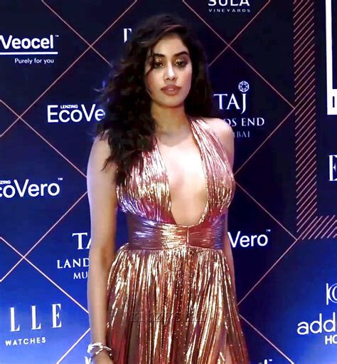 Janhvi Kapoor Super Hot Cleavage Shows At The Red Carpet Of Elle India
