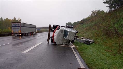 A2 Bei Peine Schwerer Lkw Unfall Autobahn Muss Voll Gesperrt Werden