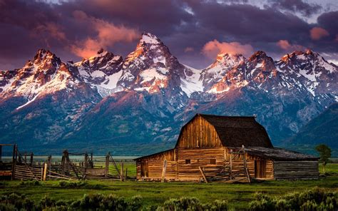 38 Winter Mountain Cabin Wallpaper