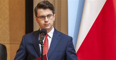 Szef resortu zdrowia adam niedzielski przekazał w czwartek, że dotychczasowe obostrzenia związane z pandemią kornawirusa zostaną przedłużone do 14 lutego. Będą nowe obostrzenia? Rzecznik rządu Piotr Müller ujawnia