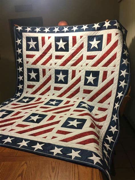 Pin By Dawn Anderson On Quilts 3 American Flag Quilt Flag Quilt Quilts