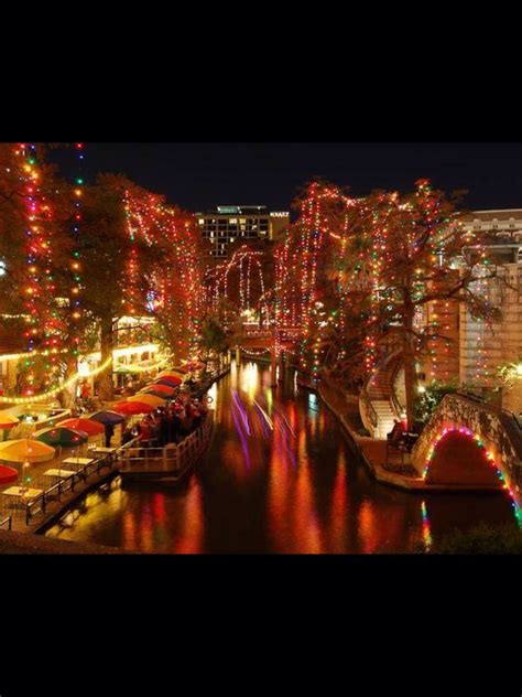 San Antonio Riverwalk At Christmas Pretty Lights 🎄 San Antonio