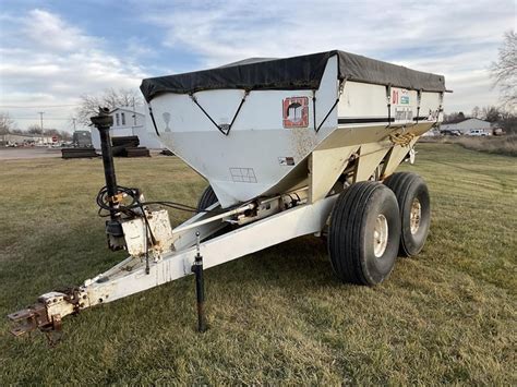 Willmar 800 Ta Dry Fertilizer Spreader Lot Ft3284 Year End