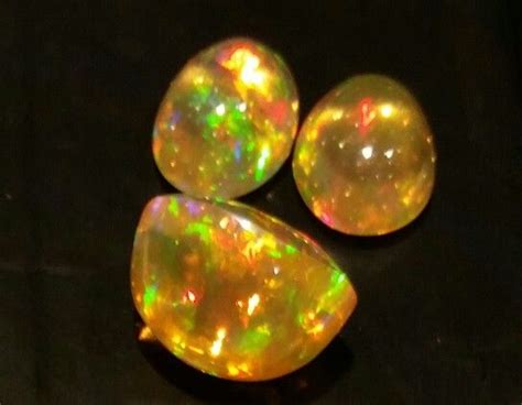 15 Carats Of 3 Matching Difficult And Rare To Make Oval Cabachons With