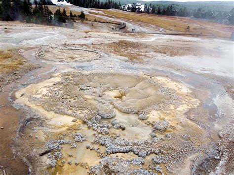 Focusing On Travel Yellowstone A Geyser Gazers Guide To The Upper