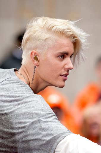19 Pictures Of Justin Bieber Hairstyles Celebrity Hairstyle Fashionwtf