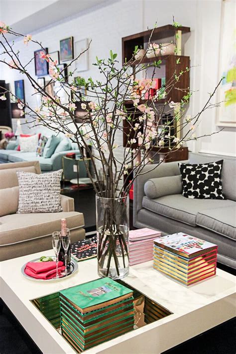 An american luxury brand, kate spade offers a variety of handbags, clothes, shoes, jewelry, and home decor. NYC Guide: Kate Spade Home Pop-Up Shop | Decor, Home decor ...