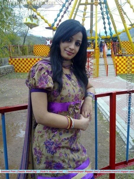 Indias No 1 Desi Girls Wallpapers Collection Hubpages Desi Photos Of