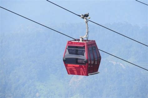 This genting highland cable car takes you through the overarching mountains to the peak of titiwangsa mountain. Things to do in Resorts World Genting