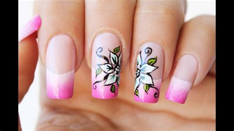 Degradar el color en tus uñas es una preciosa idea para decorarlas y es una forma muy fácil. Decoración de uñas flores sobre degradado - Flower nail ...