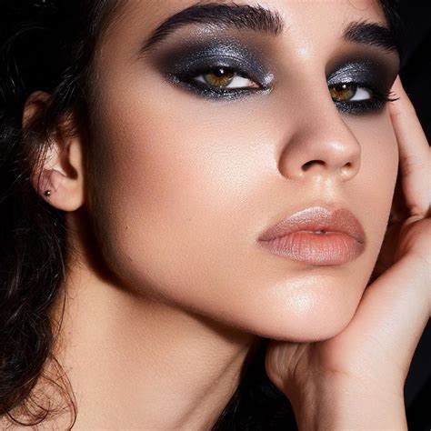 11 Tips For Smokey Eyes To Dazzle Your Date