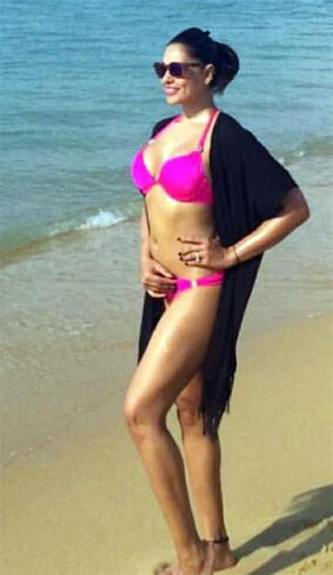 Bipasha Basu Looks Super Hot In This Pink Bikini