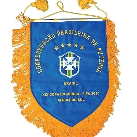 Goleiros:julio cesar.gomes.doni defensores:tiago silva.michel bastos.maicon.luisão.lúcio.juan.gilberto.daniel alves. Álbum de figurinhas da seleção brasileira chega às bancas ...