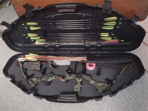 Ben Pearson Vib X Compound Bow And Accessories In Carry Case