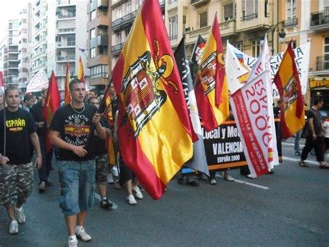 L extrema dreta perd força al País Valencià España 2000 passa de 4