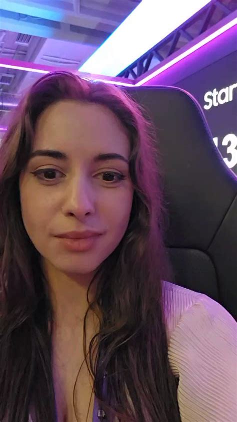 Sweet Anita On Twitter Wish Me Luck Im About To Fight Samsungmobile Twitchcon Teamgalaxy