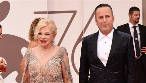 Sandra milo, diva del cinema italiano, ha posato nuda a 87 anni per la cover del magazine flewid, coperta soltanto da un lenzuolo. Sandra Milo: chi è il suo fidanzato di 37 anni più giovane ...