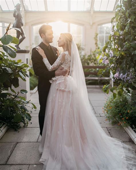 Marzia Kjellberg Marries Youtube Star Pewdiepie In A Whimsical Peplum