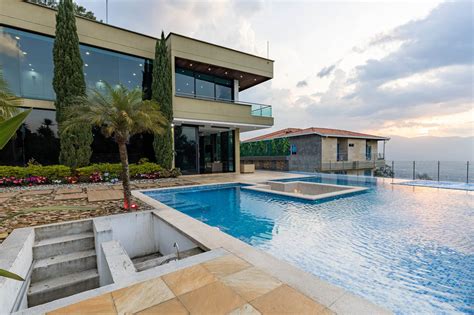 Elevate Your Experience: Unforgettable Luxury Villa Rentals