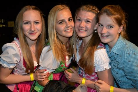 Fotostrecke Volksfest Stimmung Sexy Die Schönsten Dirndl Girls Region And Land