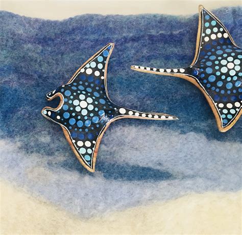 Confusing a manta ray with a stingray can be an easy mistake. Stingray Manta Ray Handpainted & Silk