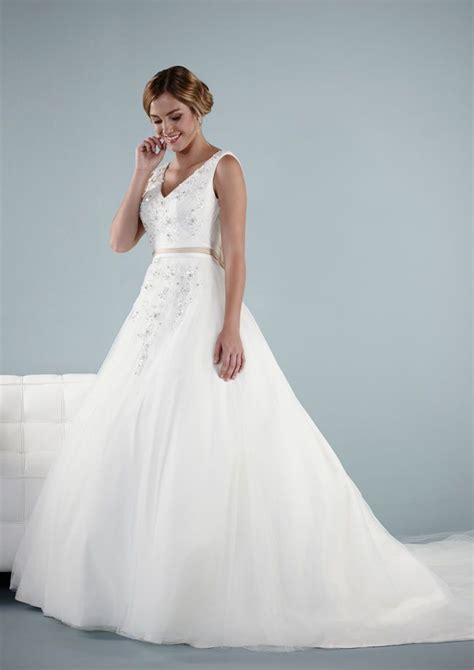 Https://tommynaija.com/wedding/how To Find A Wedding Dress