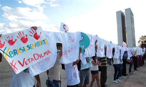 Dilma defende aborto na saúde pública por motivos médicos e legais