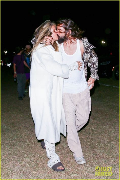 Photo Heidi Klum Tom Kaulitz Share Steamy Kiss At Coachella 11 Photo
