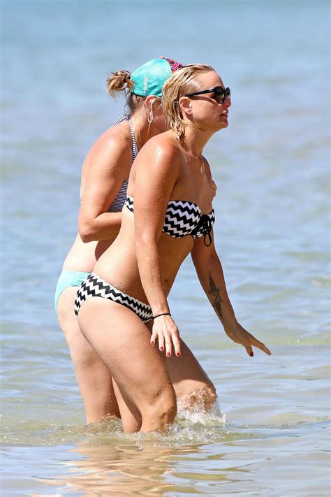 Miranda Lambert Bikini Beach Hawaii Photos Dailyhotcelebs Com