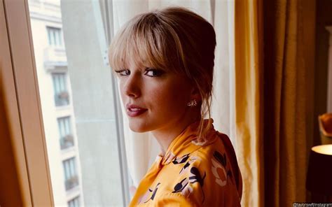 Taylor Swift Offers A Peek At Red Re Release Through Newly Launched
