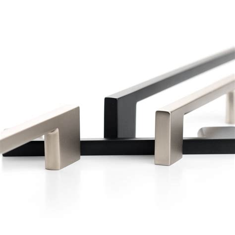 We offer a diverse selection of cabinet hardware to accommodate any preference or décor. Cleat Kitchen Cabinet Handle - Castella | Fine ...