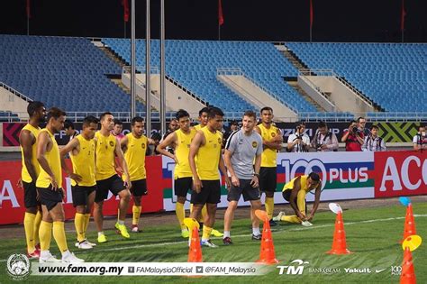 Adapun tim merah putih harus melakukan pertandingan tandang terlebih dahulu melawan singapura. Piala AFF Suzuki 2018 : Safawi Laung Amaran - Football ...