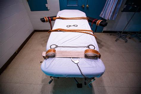 Oklahoma Stays Two Executions Amid Concern Over Lethal Injection Drugs Daily Mail Online