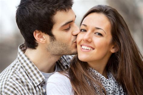 كيف تؤثر القبل على العلاقة الزوجية؟ أنوثة