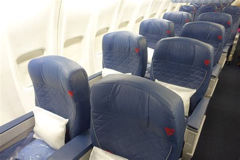 .tend to call their business class products 'first class' but they are essentially the same offering as we enjoy on qantas and virgin australia's 737 fleet. 8 Pics Delta 737 800 First Class Seat Reviews And Review - Alqu Blog