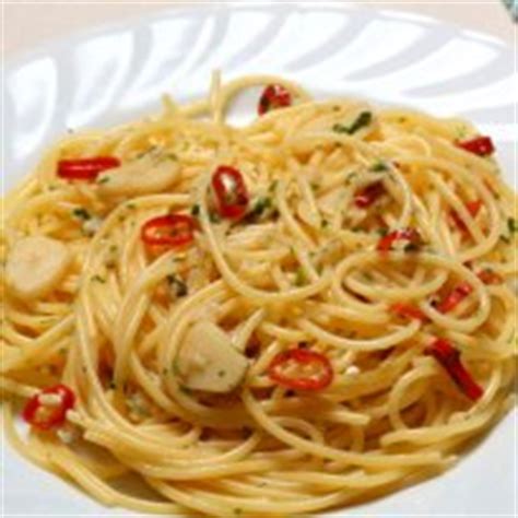 Bring a pot of water to a boil, salt it, add the spaghetti and cook until just shy of al dente. Spaghetti Aglio Olio Recipe by Vicky Ratnani - NDTV Food