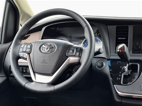 2017 Toyota Sienna Steering Wheel S3 Magazine