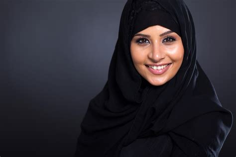 Ask A Muslim Rules About Wearing A Hijab Fāvs News