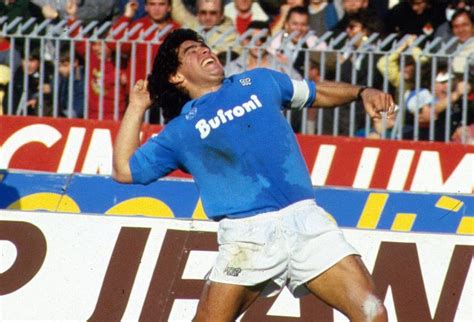 Find great deals on ebay for maradona napoli original. Diego Maradona Meninggal Dunia, Napoli Tak Bisa Berkata ...