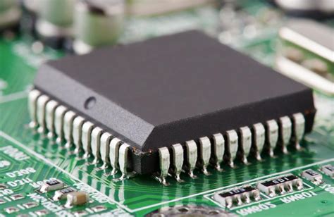 What Is A Silicon Integrated Circuit With Pictures