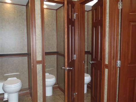 27 which stall is cleanest in a public bathroom ceplu