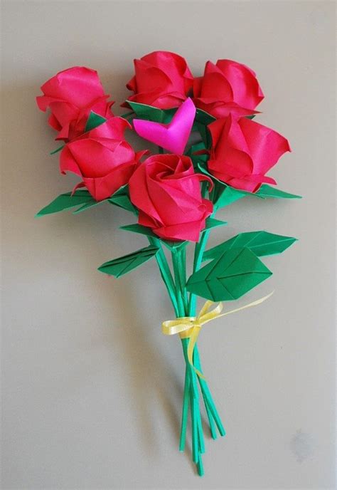 This is the best resource for how to assemble paper flowers, plus some of the best and cutest free paper flower templates. Pin by ქეთი კოკაია on origami paper craft, dit ideas in ...